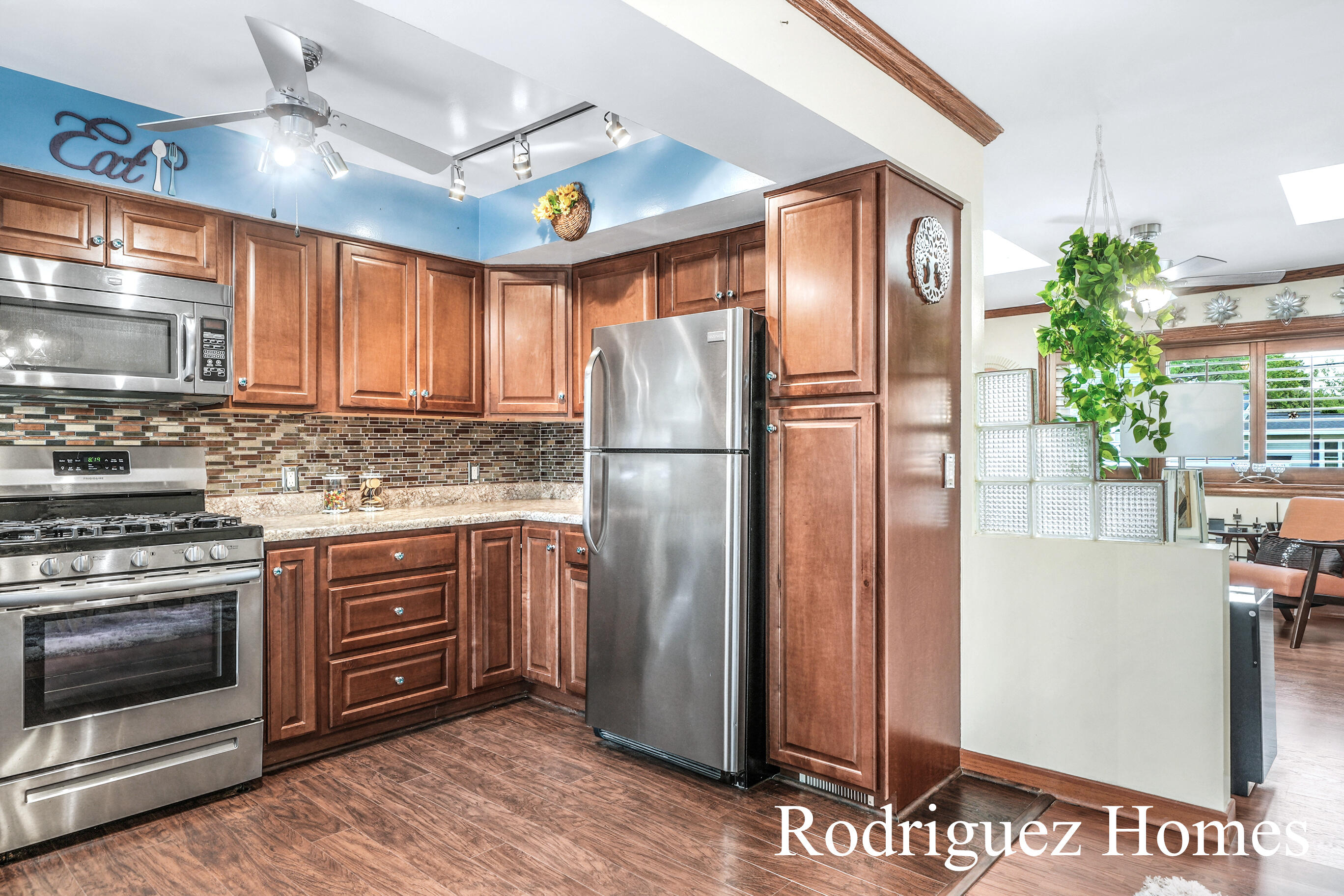 942 Bellewood Drive SE