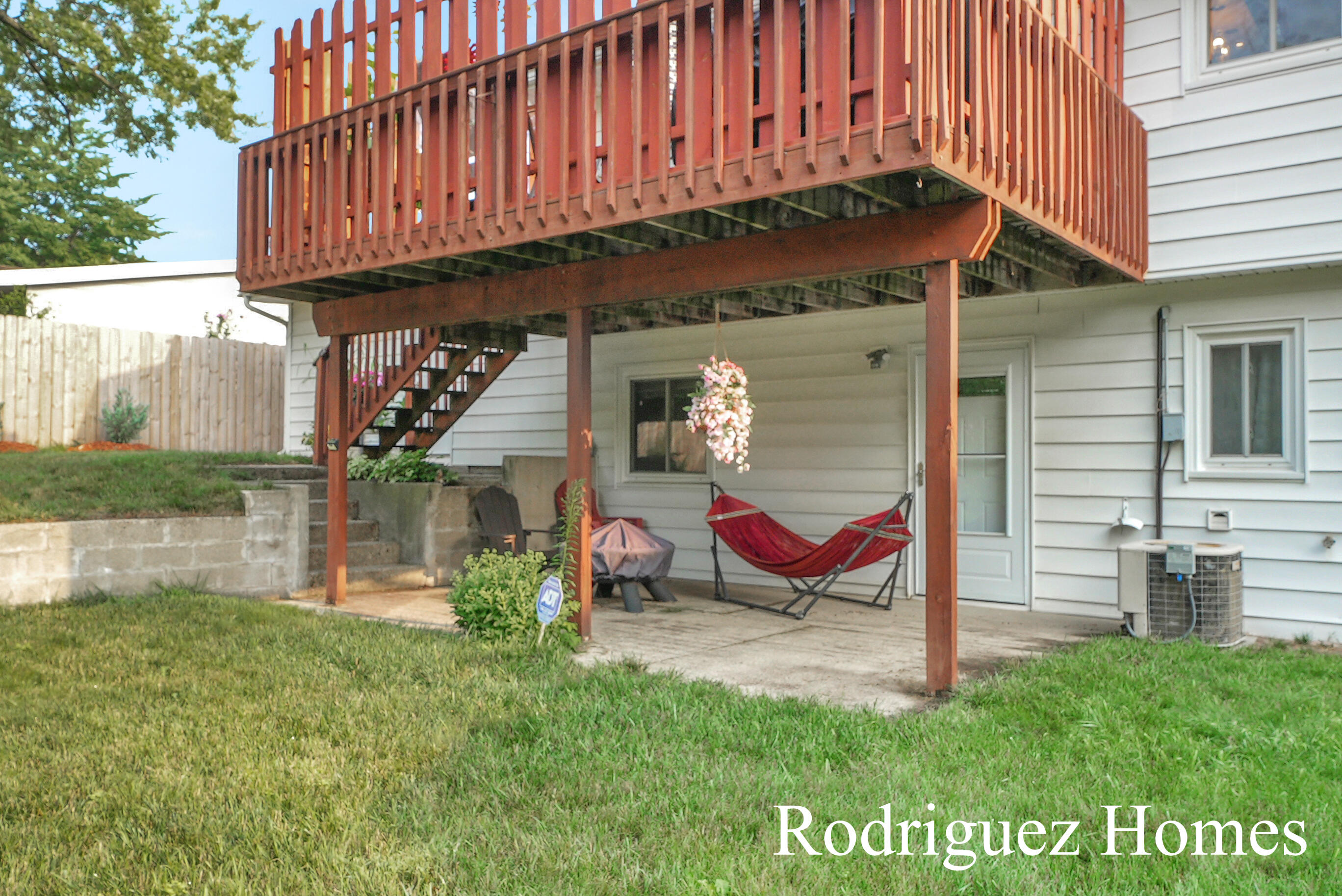 942 Bellewood Drive SE