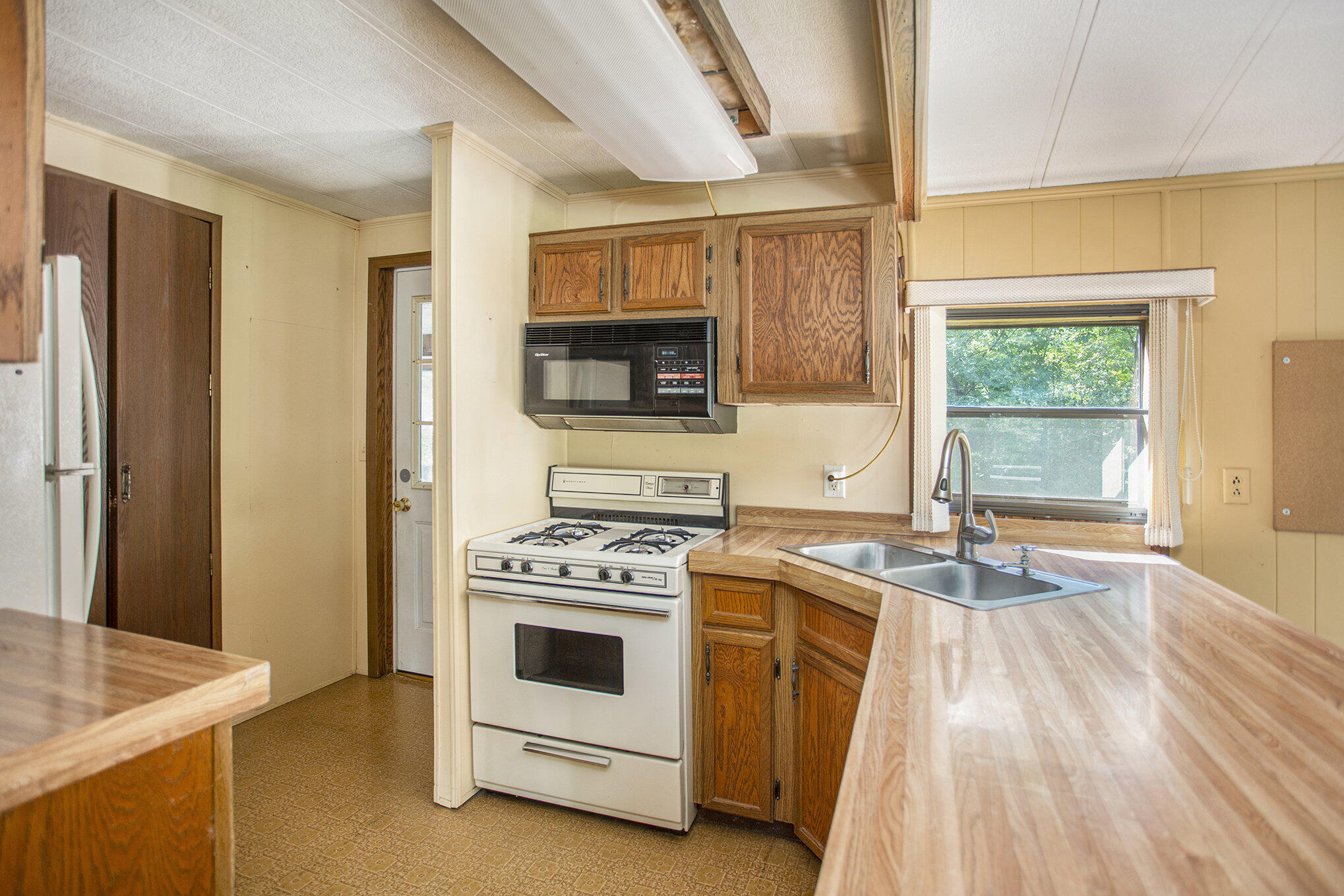 2716 13 Mile Road NE