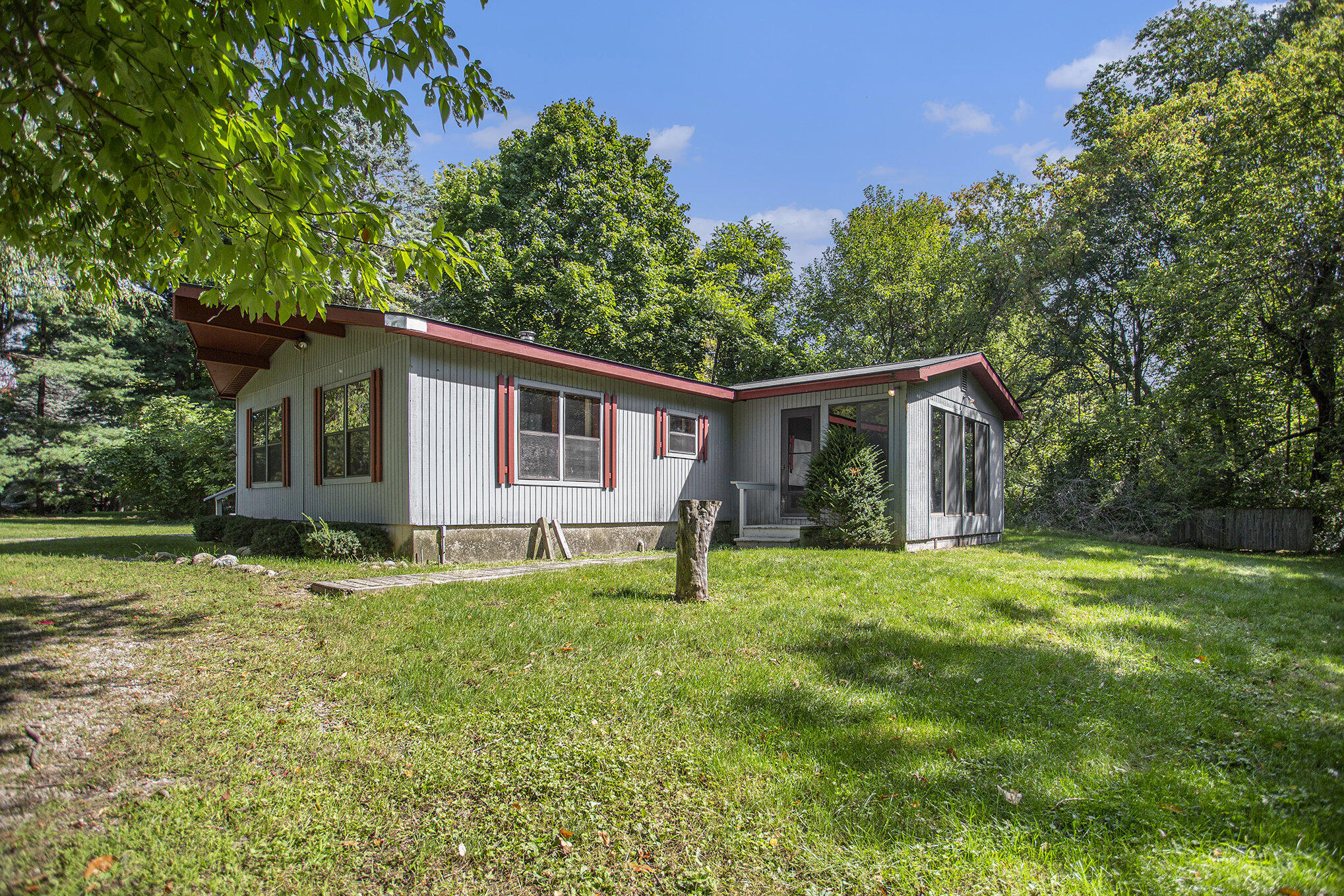 2716 13 Mile Road NE