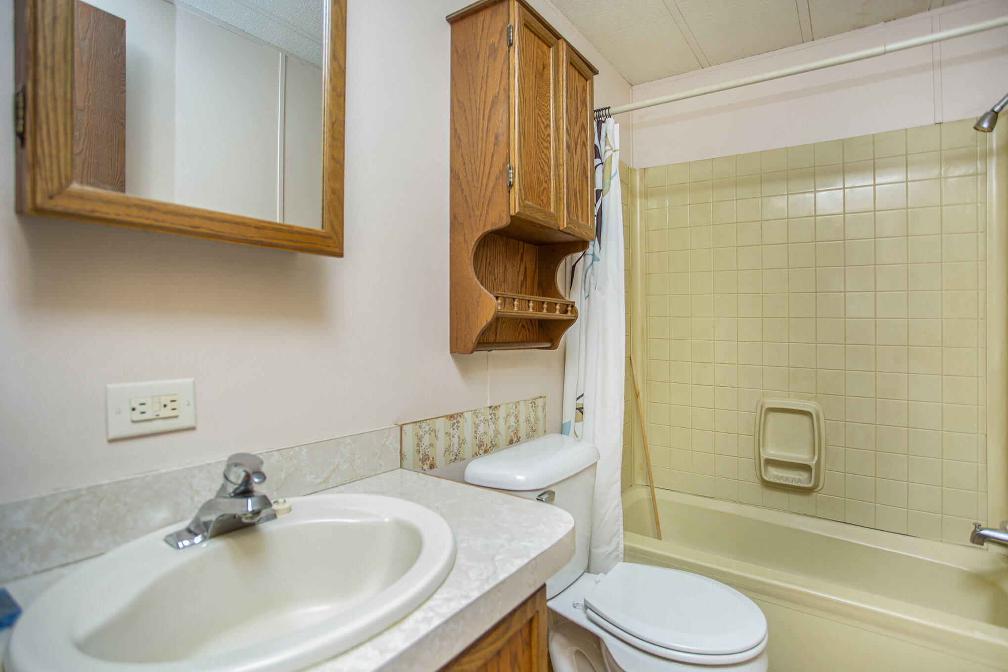 2716 13 Mile Road NE