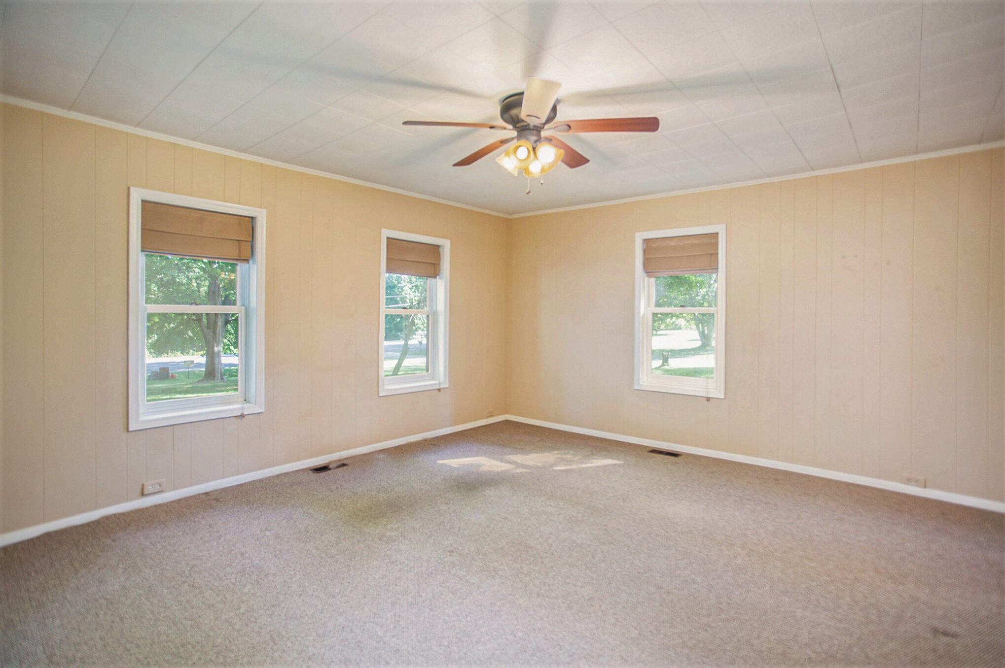 2716 13 Mile Road NE