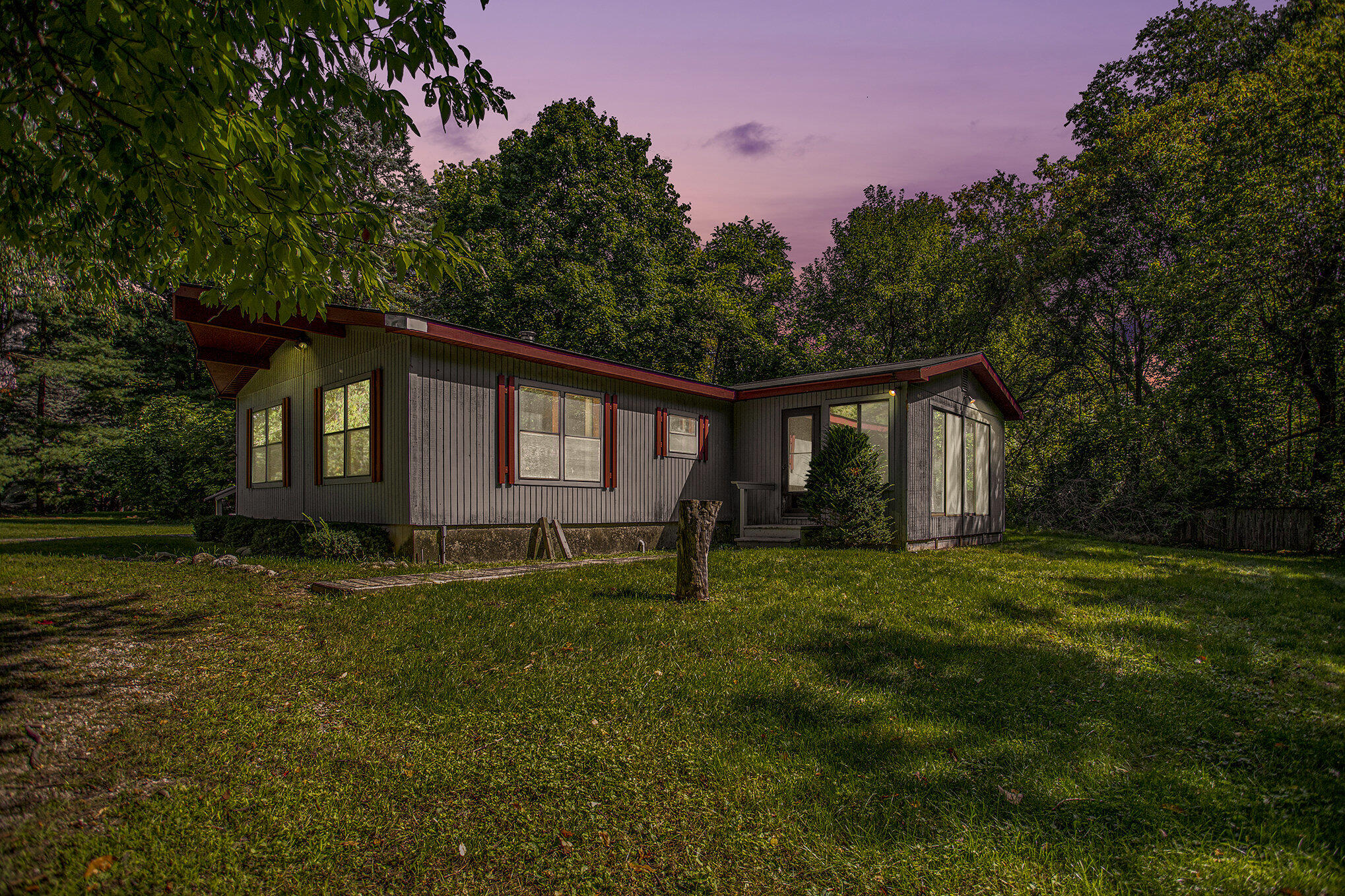 2716 13 Mile Road NE