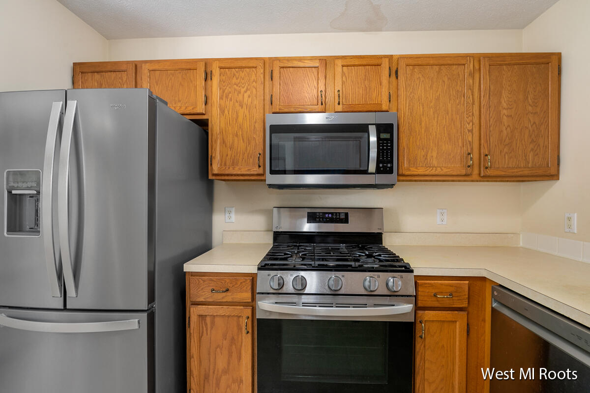 2995 Windcrest Way NE