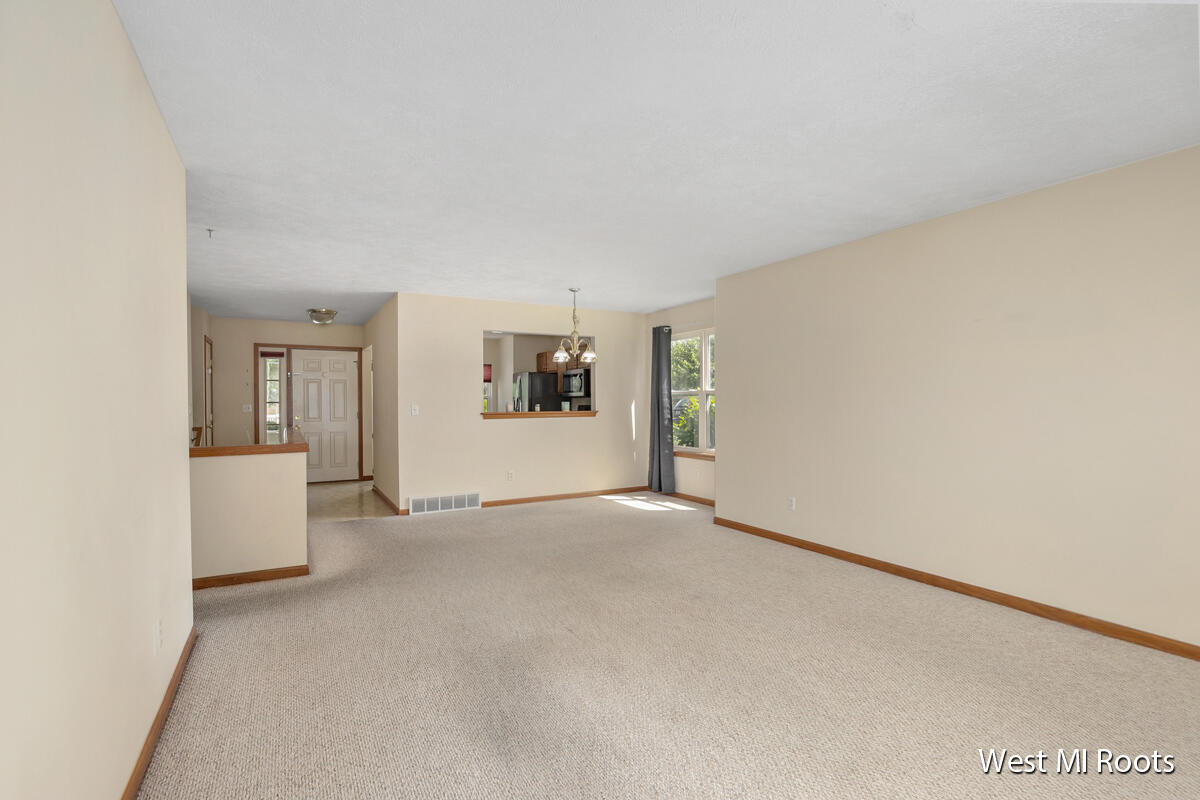 2995 Windcrest Way NE