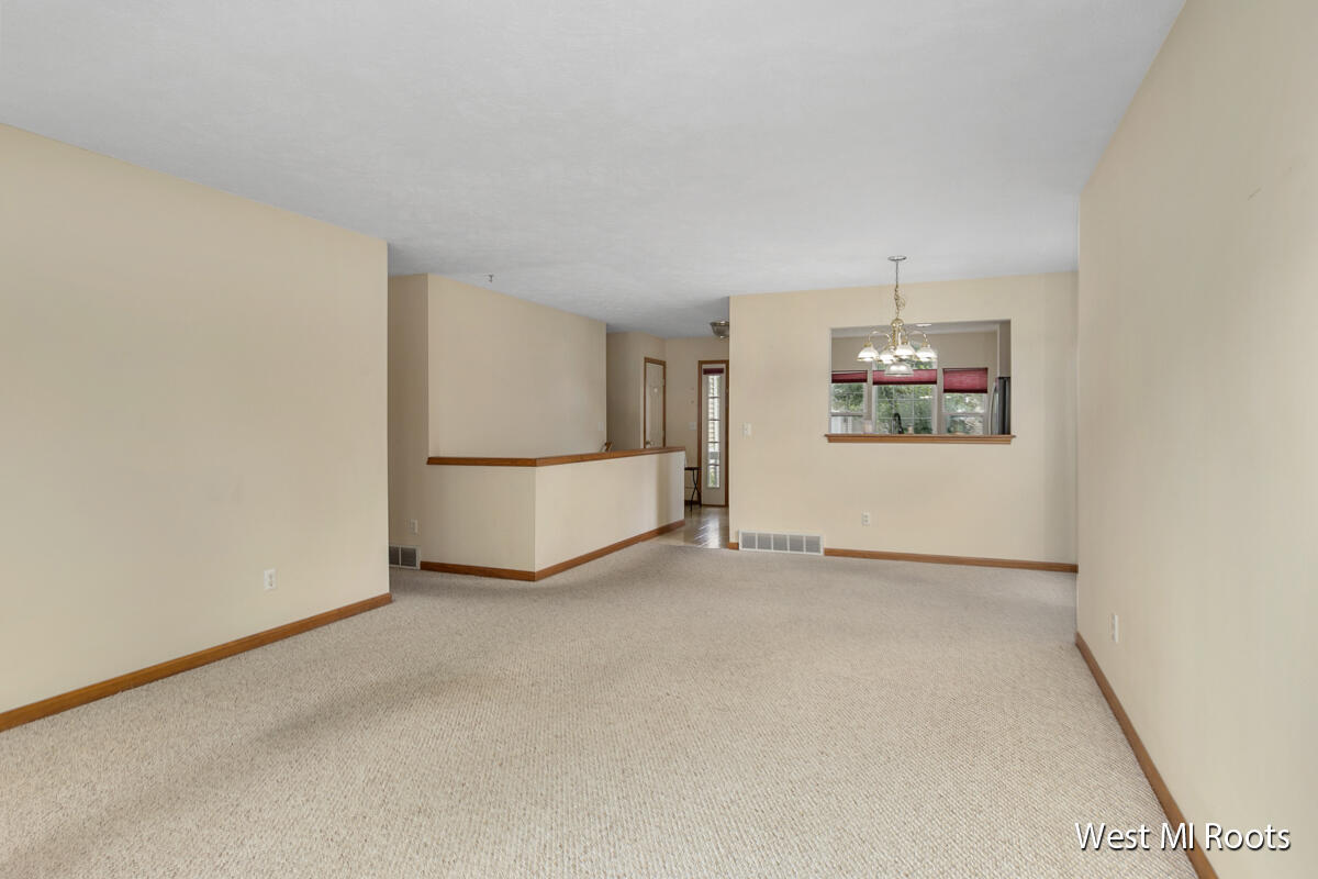 2995 Windcrest Way NE