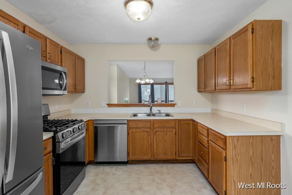 2995 Windcrest Way NE