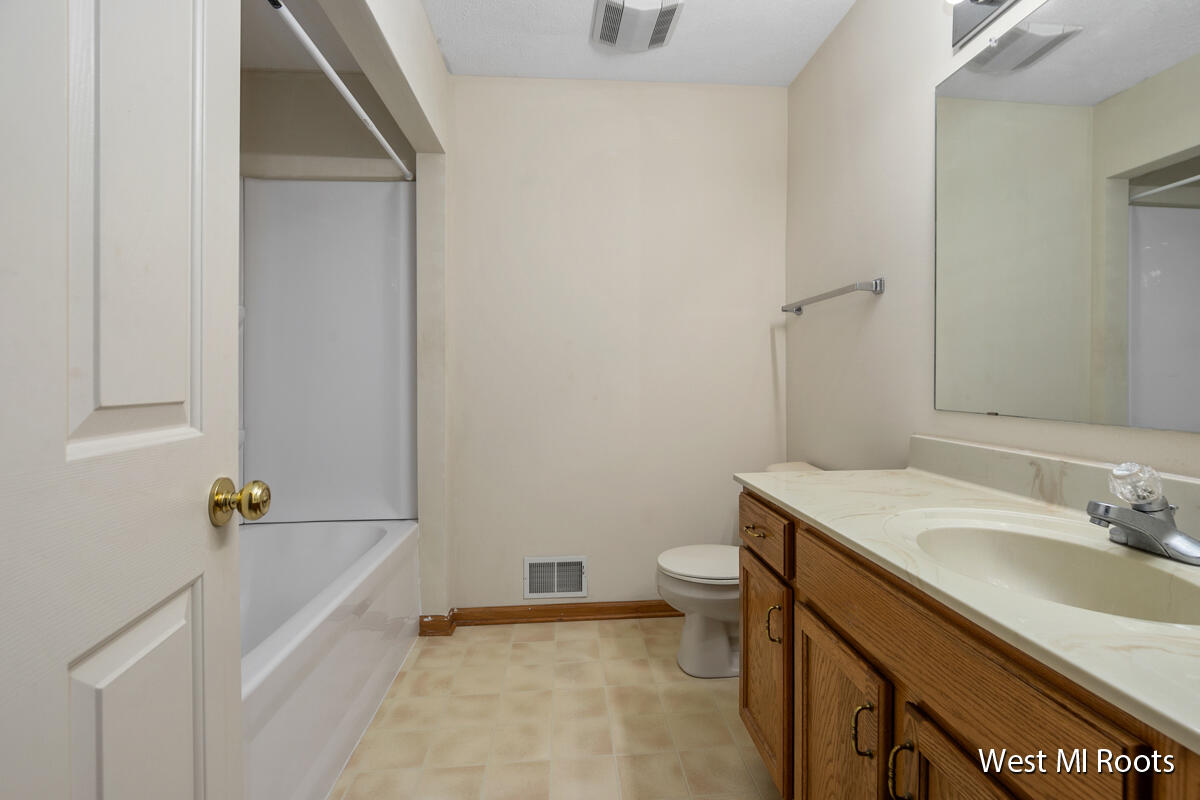 2995 Windcrest Way NE