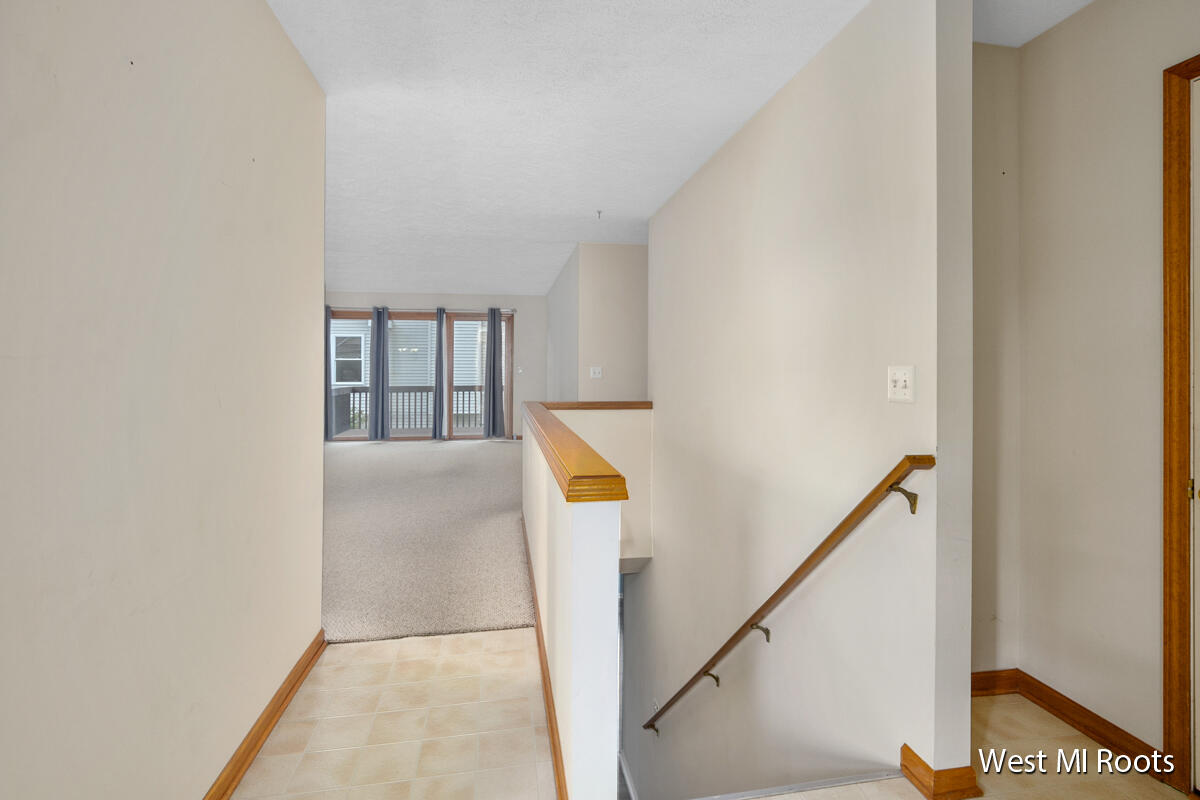 2995 Windcrest Way NE