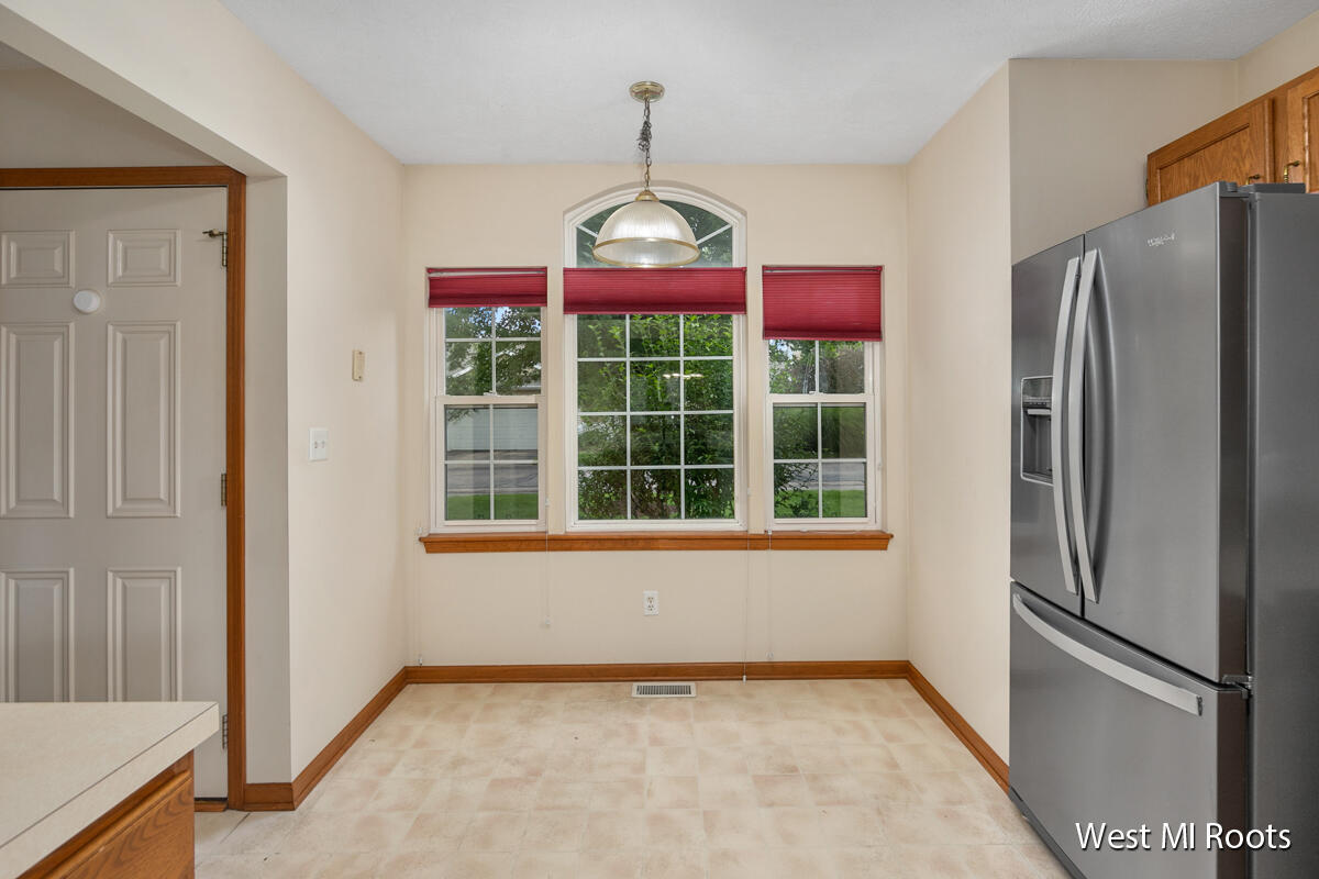 2995 Windcrest Way NE