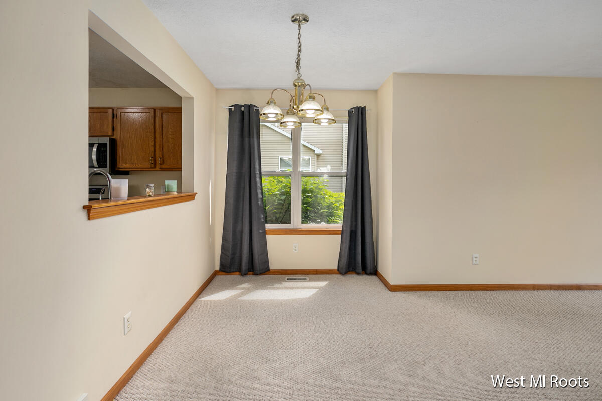 2995 Windcrest Way NE