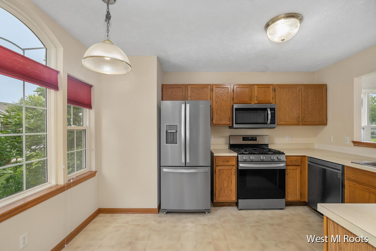 2995 Windcrest Way NE