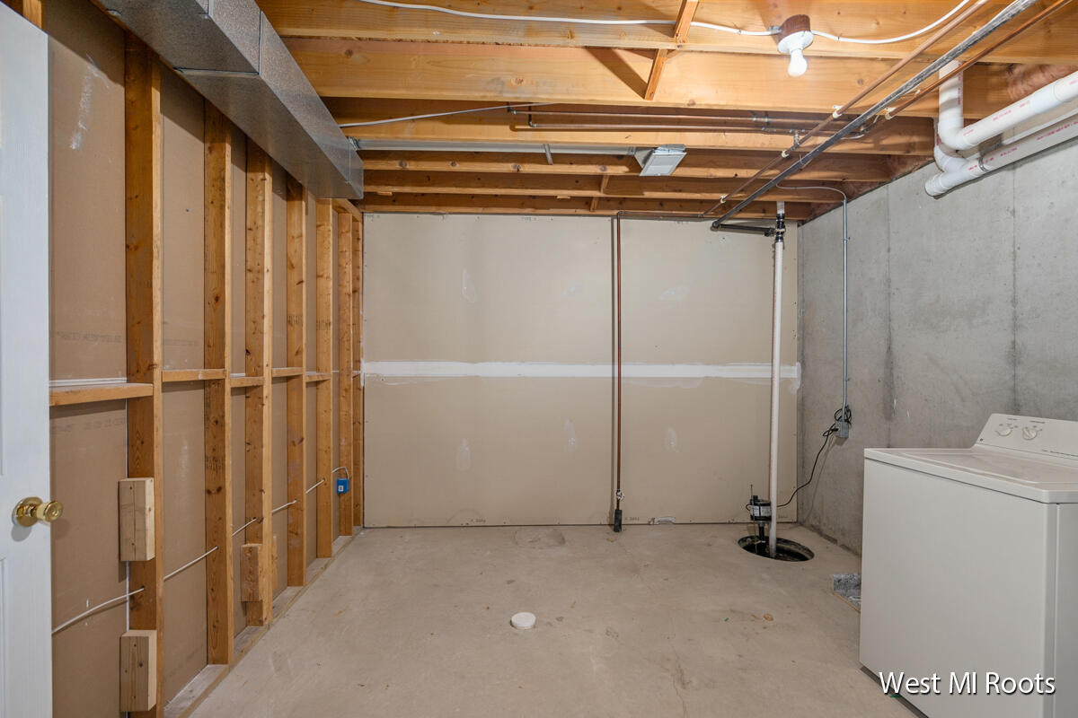 2995 Windcrest Way NE