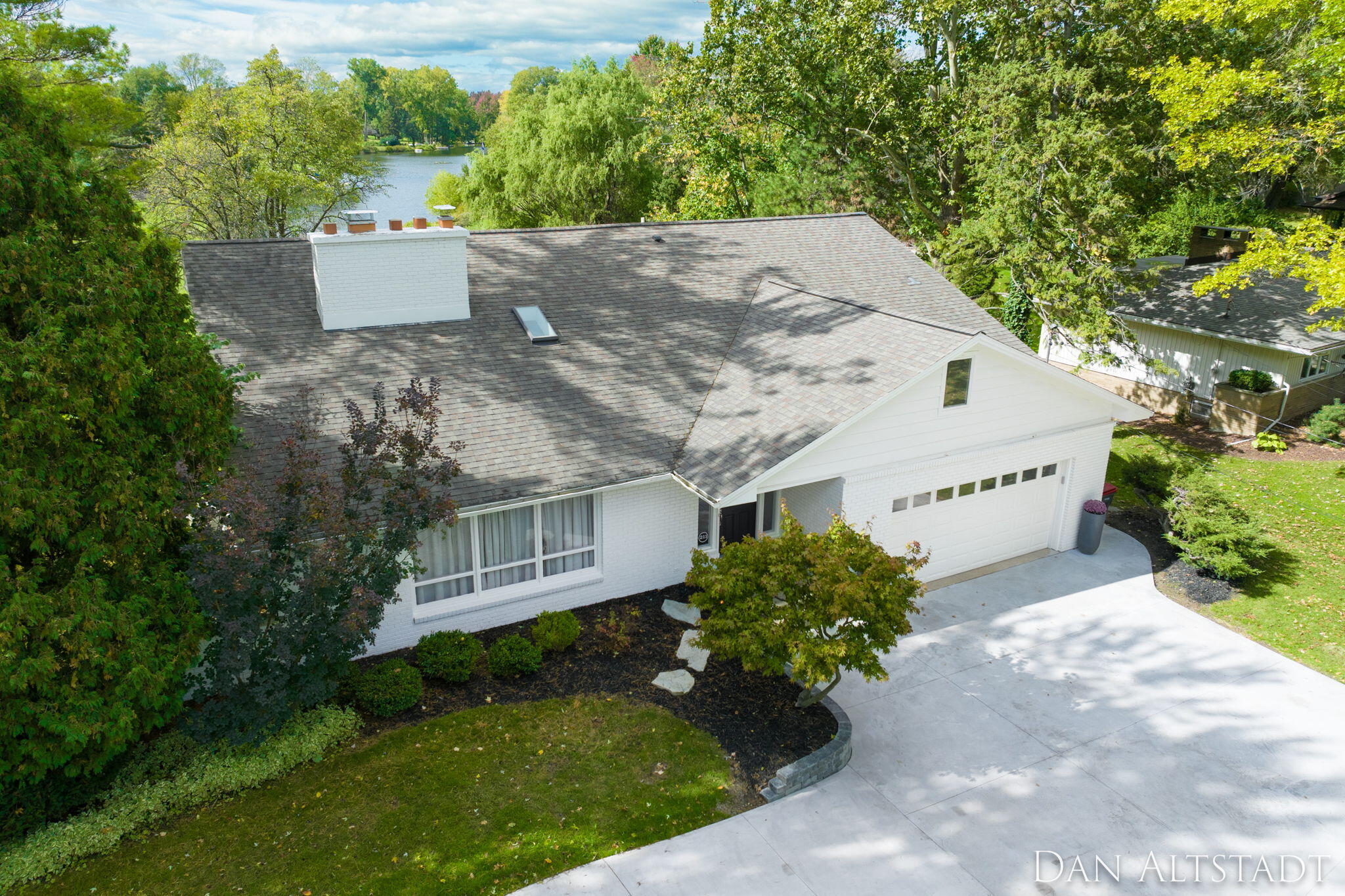211 Greenbrier Drive SE