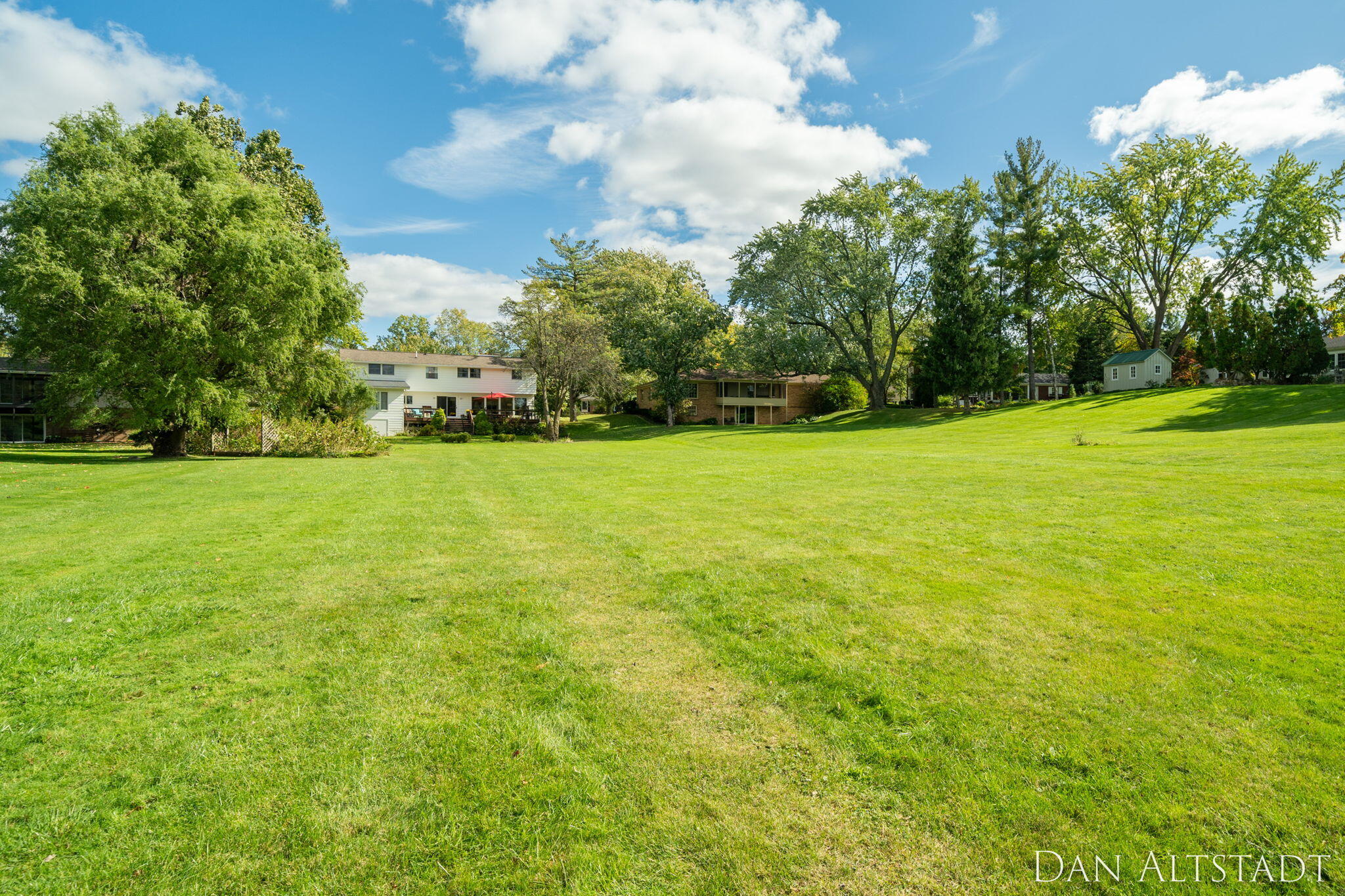 211 Greenbrier Drive SE