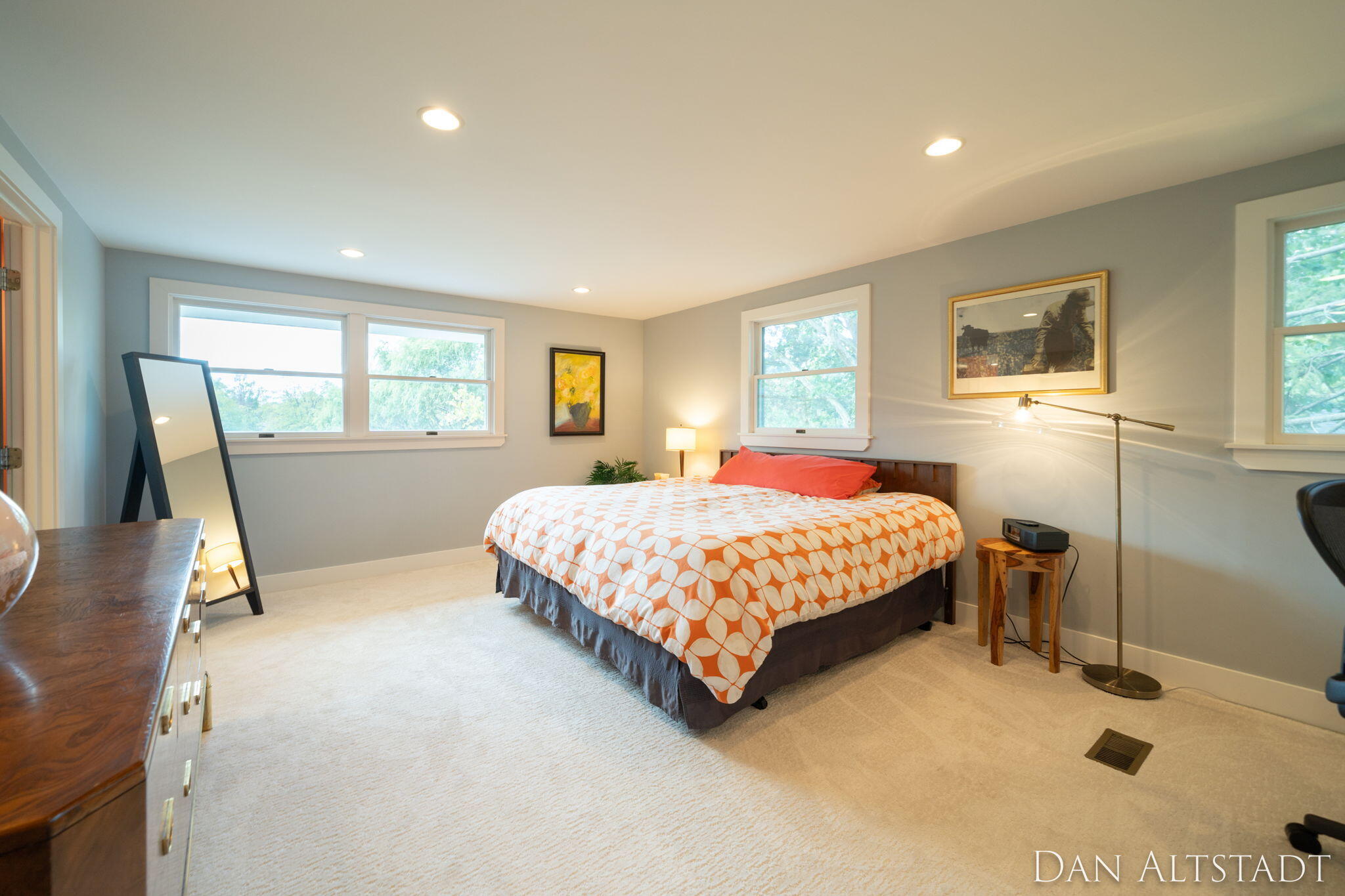 211 Greenbrier Drive SE