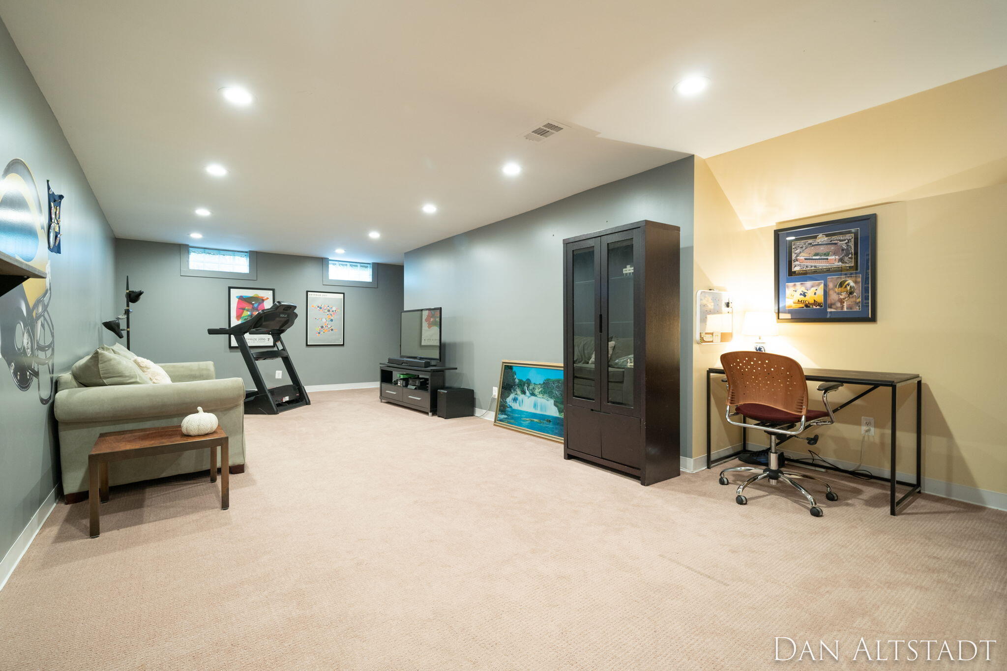 211 Greenbrier Drive SE