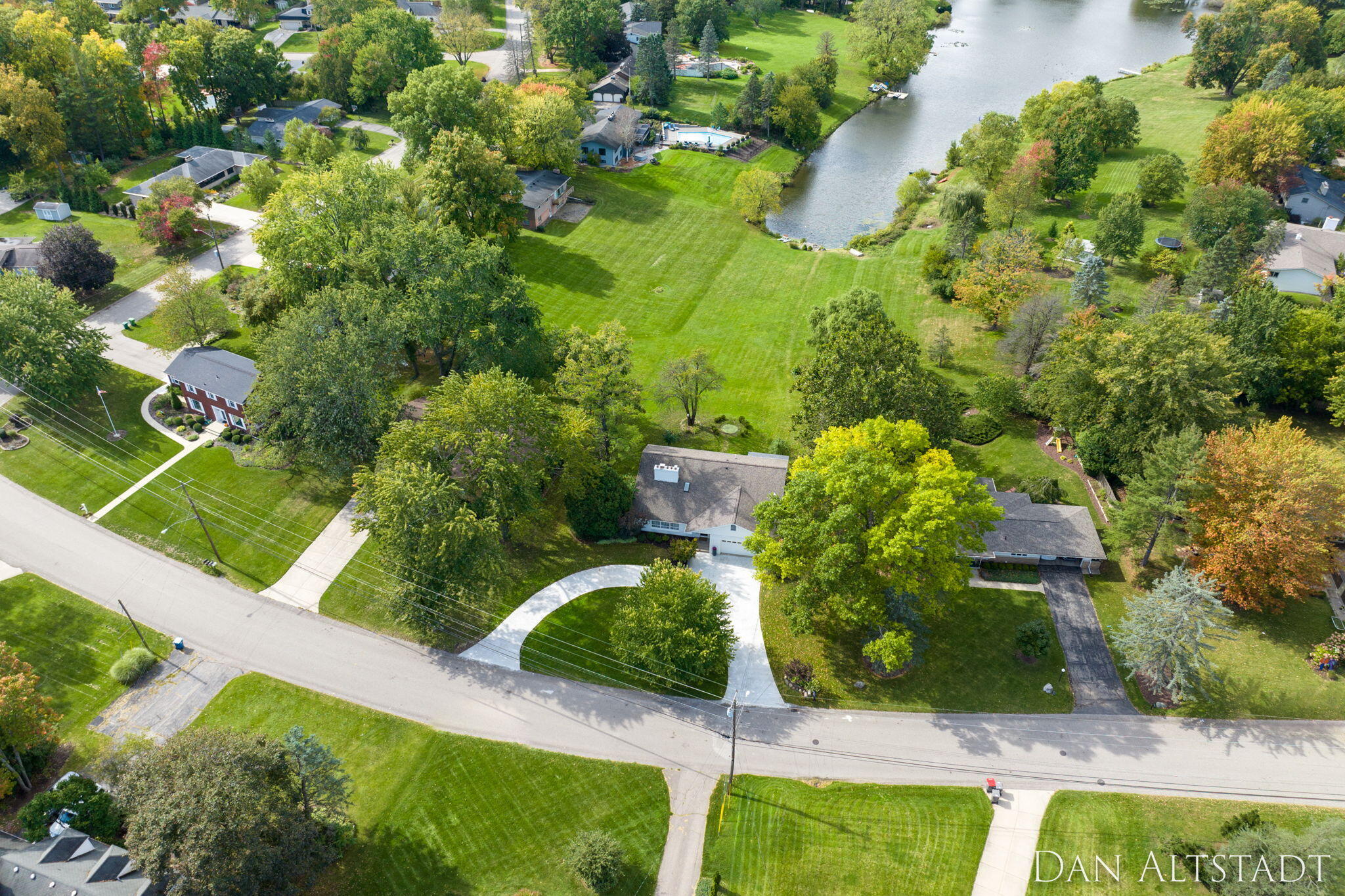 211 Greenbrier Drive SE