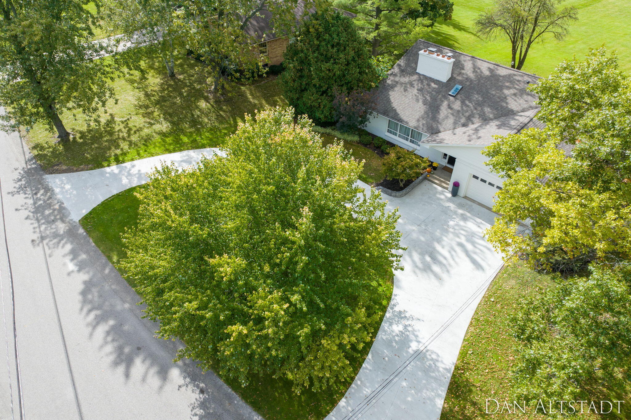 211 Greenbrier Drive SE