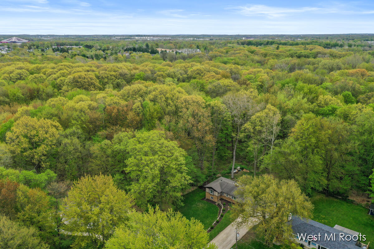 3242 Paris Park Drive SE