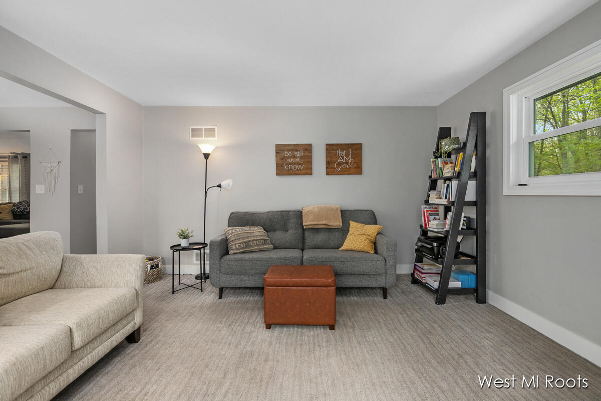 3242 Paris Park Drive SE