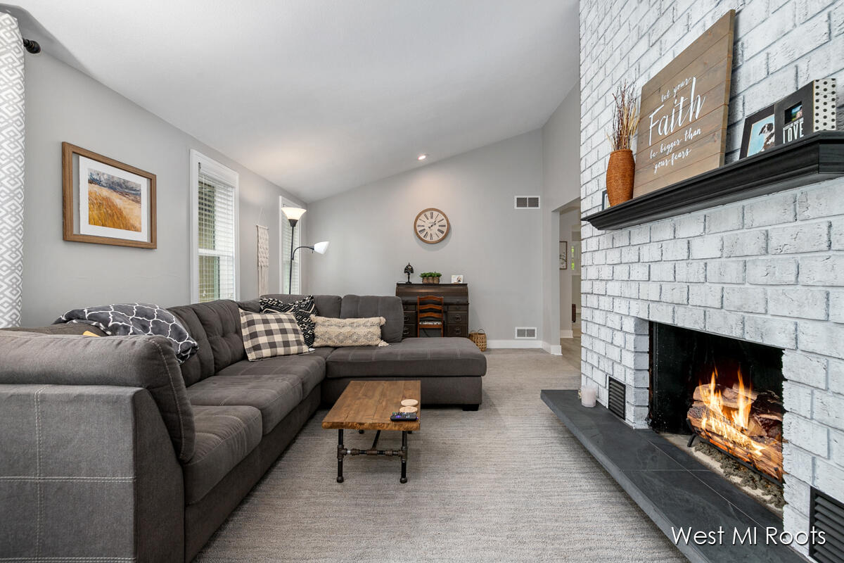 3242 Paris Park Drive SE