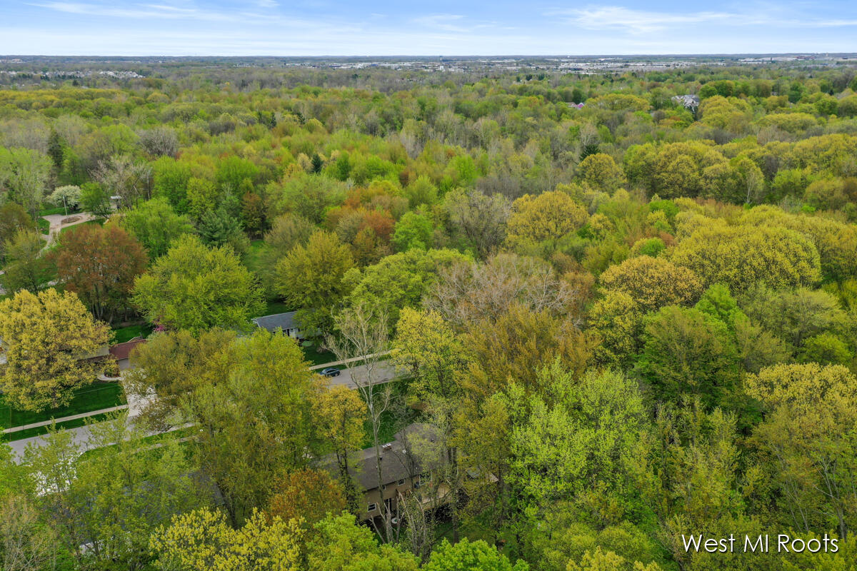 3242 Paris Park Drive SE