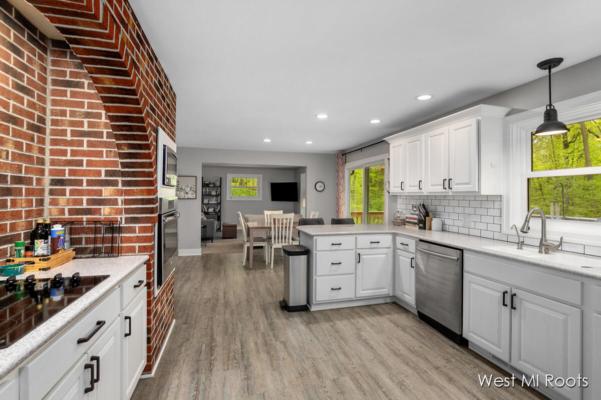 3242 Paris Park Drive SE