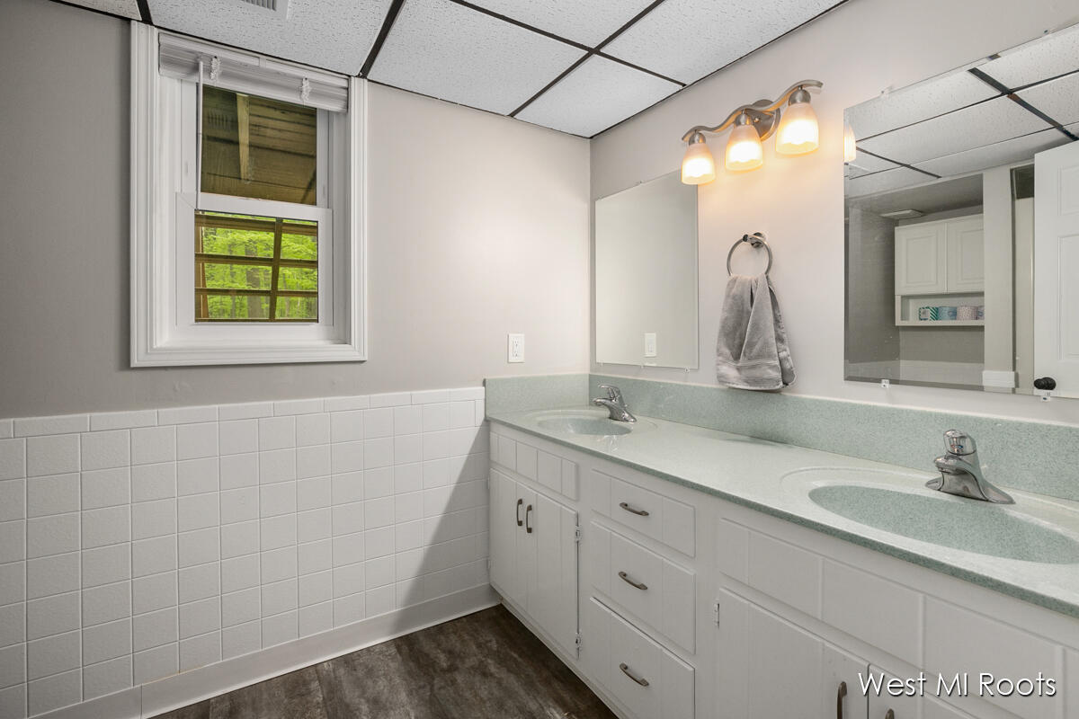 3242 Paris Park Drive SE