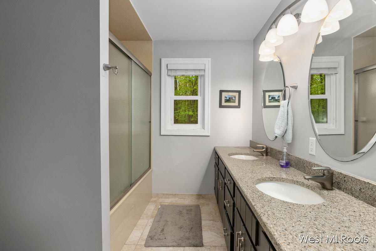 3242 Paris Park Drive SE