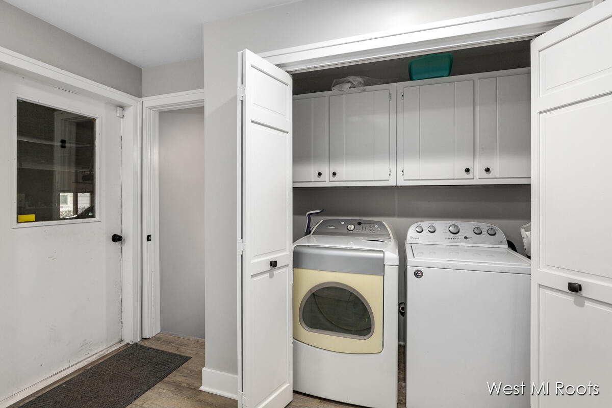 3242 Paris Park Drive SE