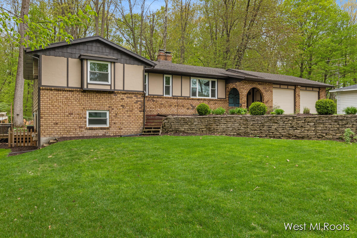 3242 Paris Park Drive SE