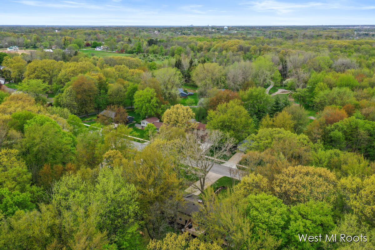 3242 Paris Park Drive SE