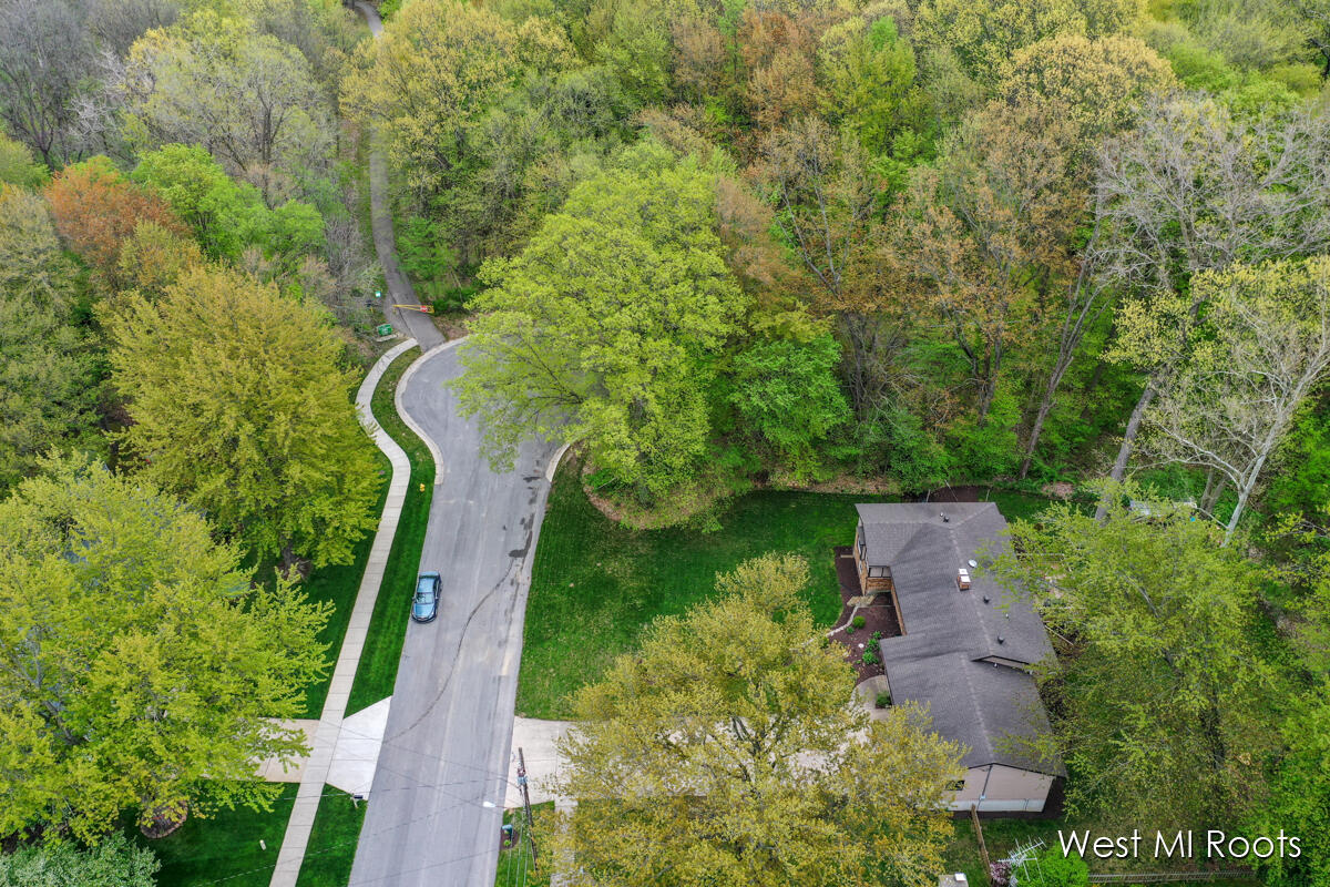 3242 Paris Park Drive SE