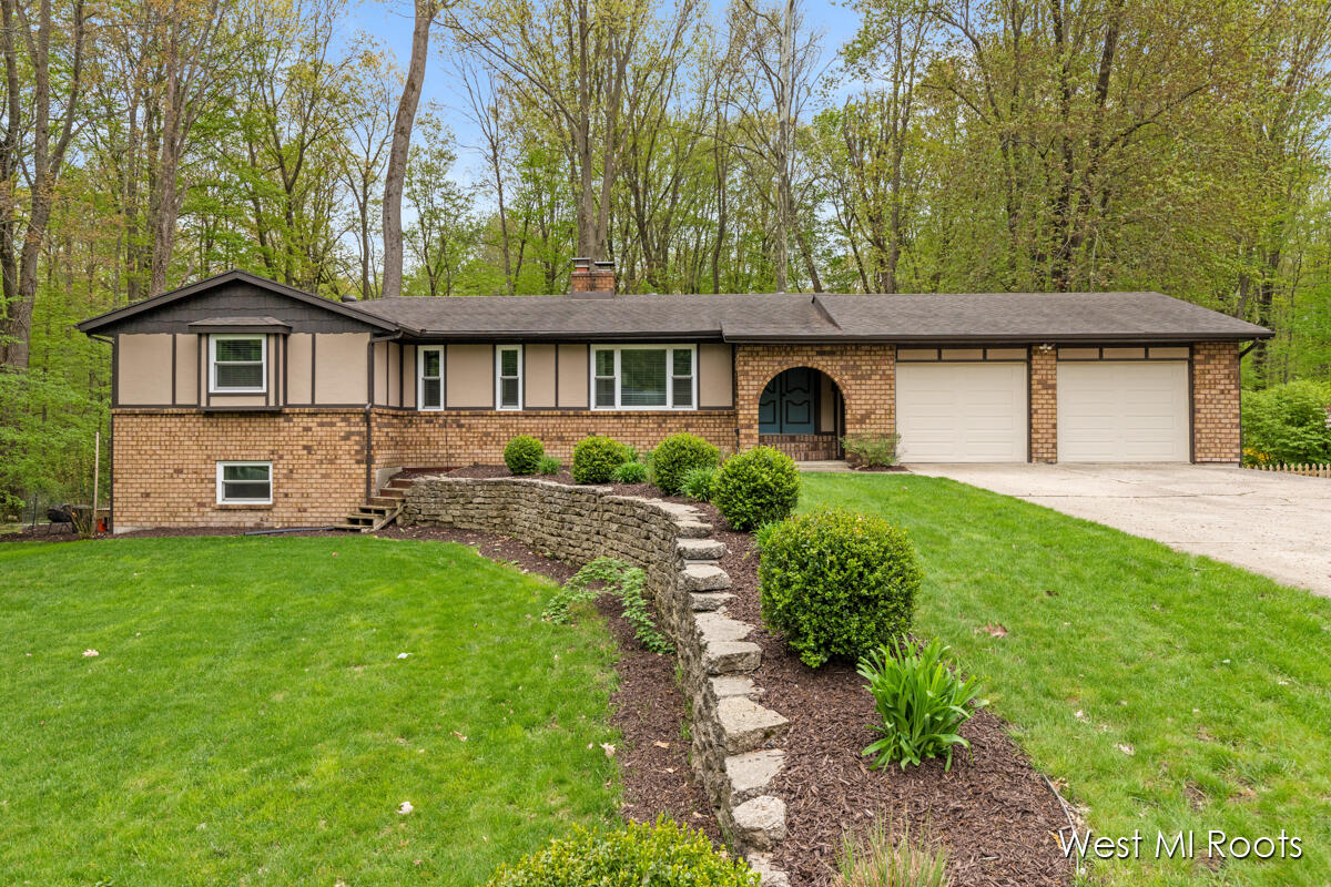 3242 Paris Park Drive SE