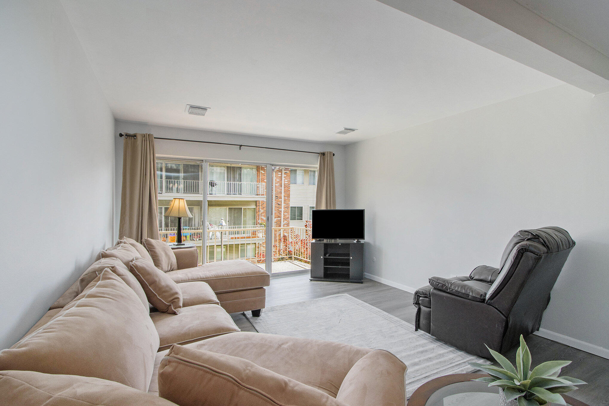 742 W Kilgore Road, 201