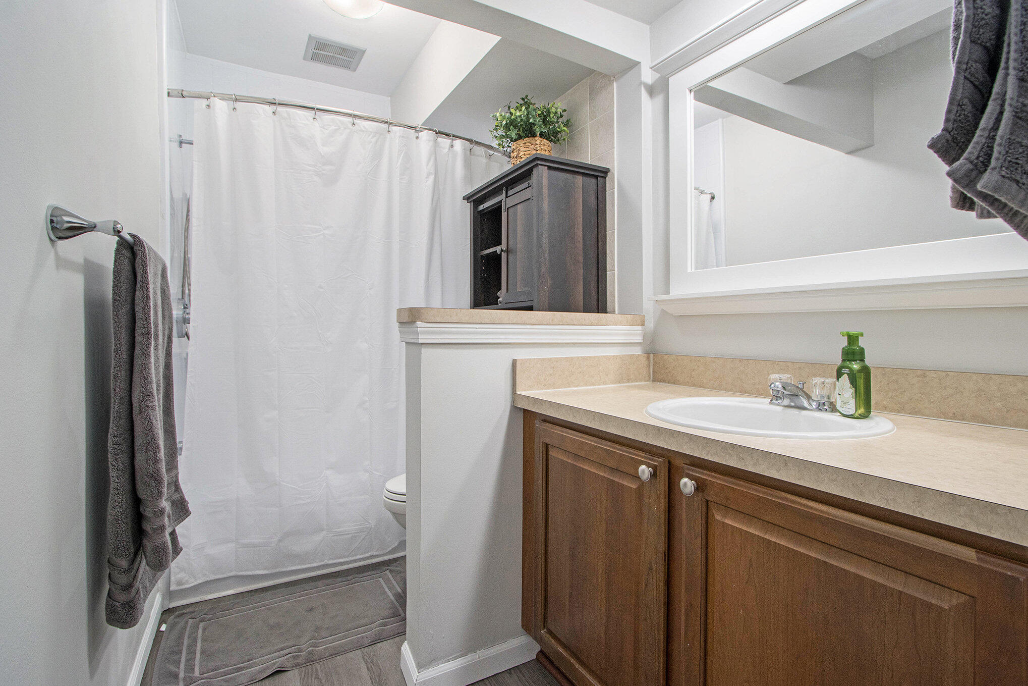 742 W Kilgore Road, 201