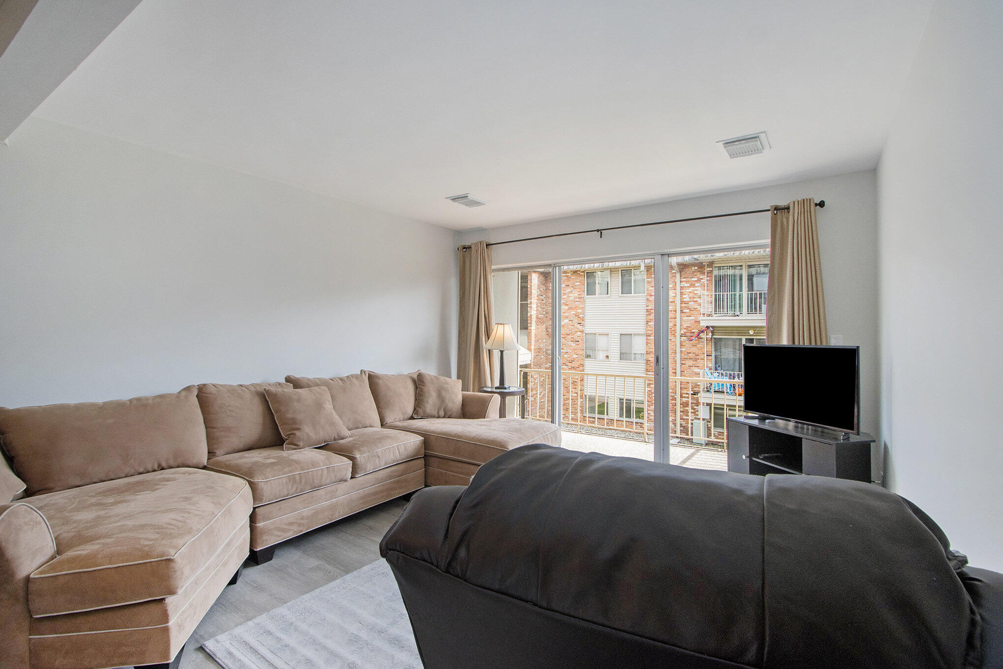 742 W Kilgore Road, 201