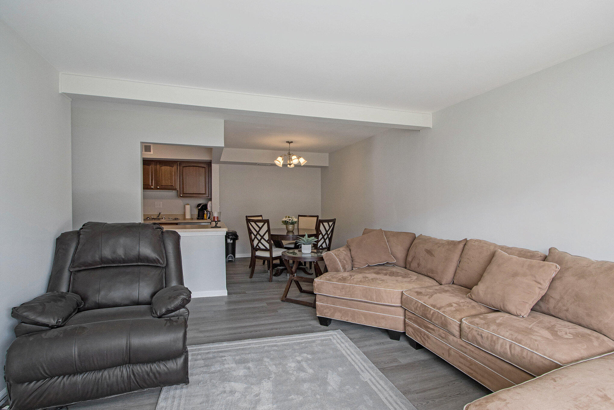 742 W Kilgore Road, 201