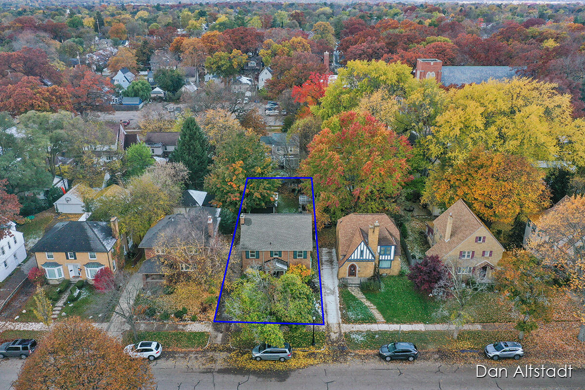 1031 Iroquois Drive SE