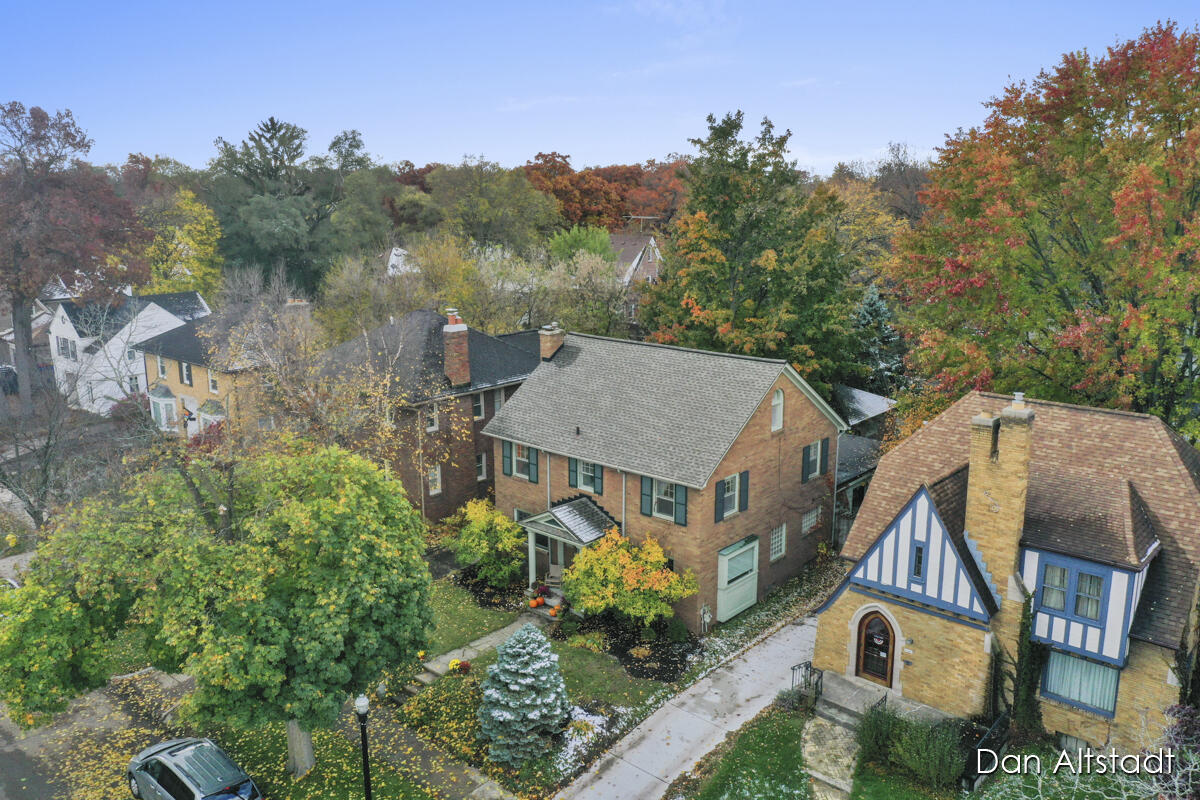 1031 Iroquois Drive SE