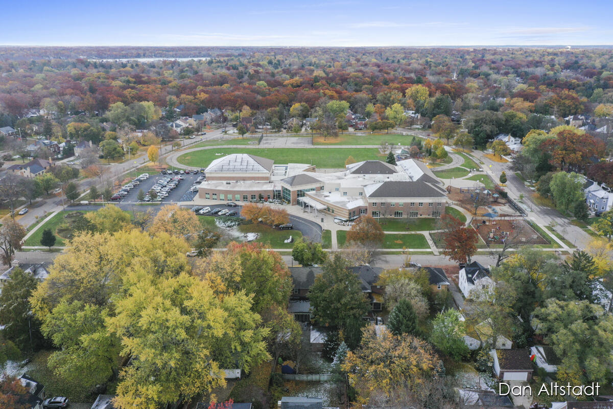 1031 Iroquois Drive SE