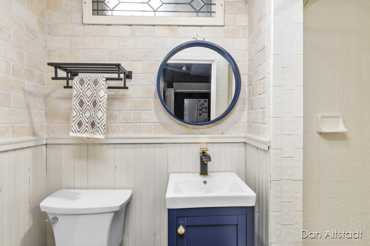 1031 Iroquois Drive SE