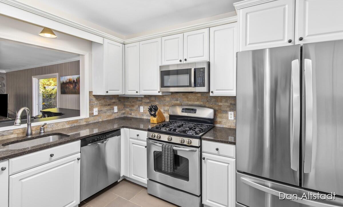 1031 Iroquois Drive SE