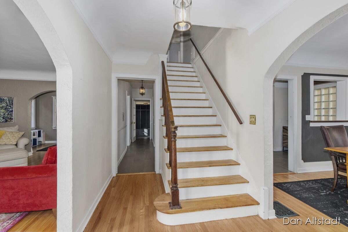 1031 Iroquois Drive SE