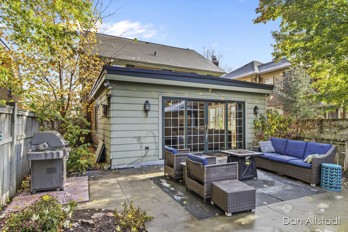 1031 Iroquois Drive SE