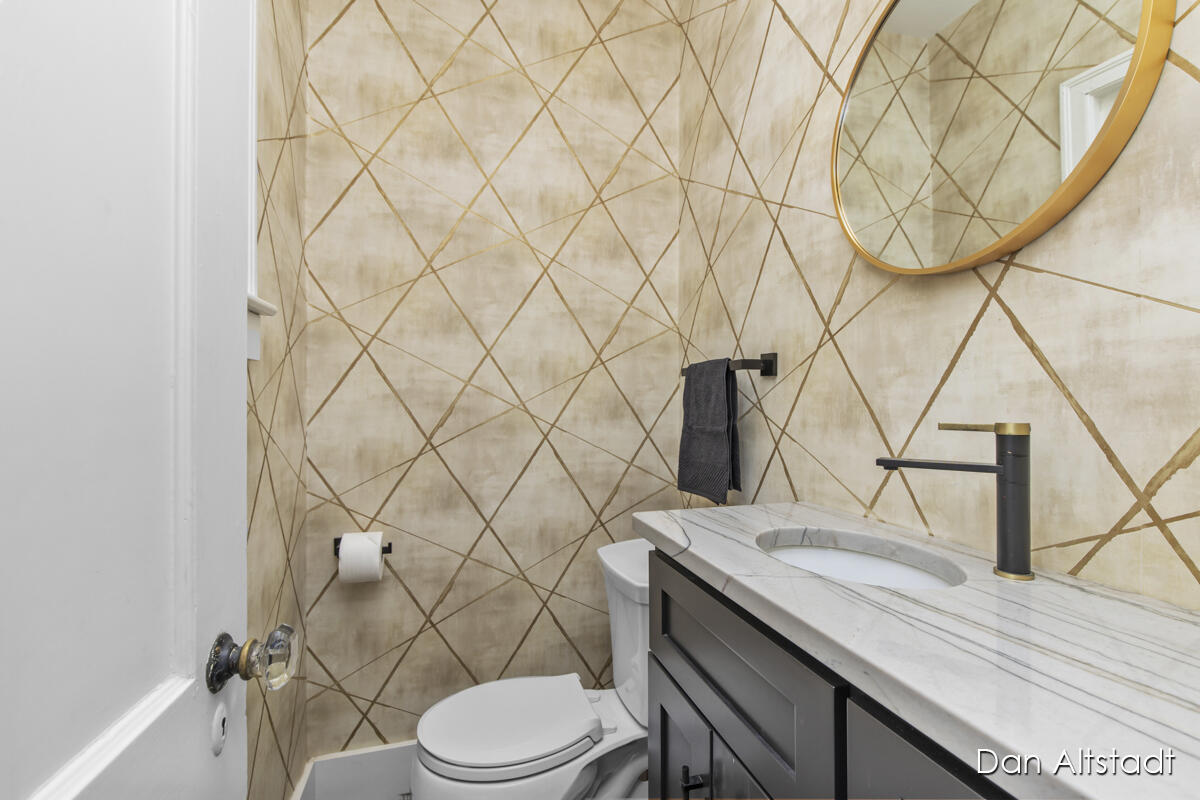 1031 Iroquois Drive SE