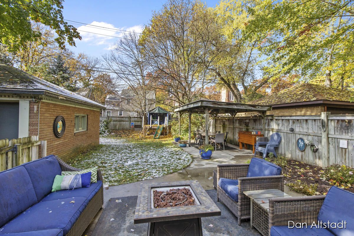 1031 Iroquois Drive SE