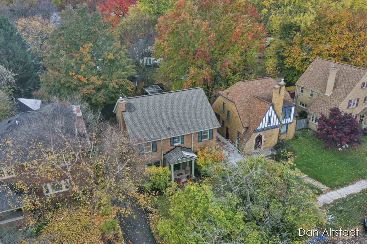 1031 Iroquois Drive SE