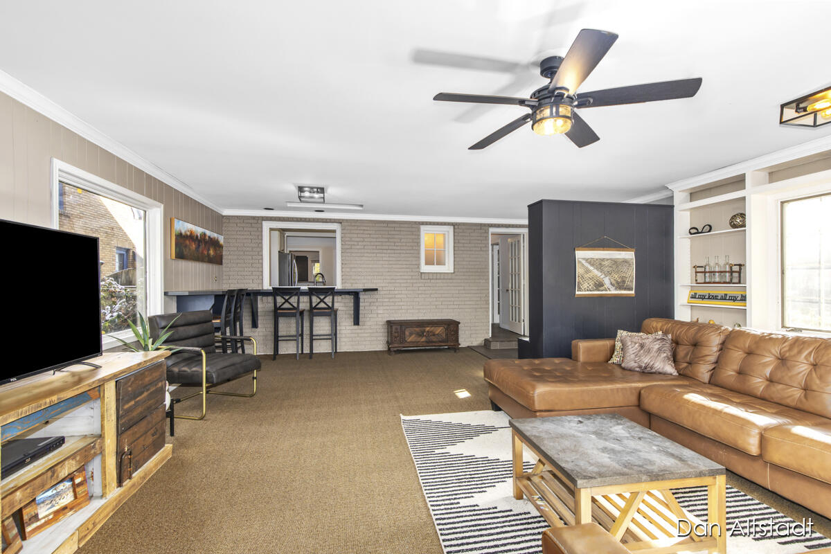 1031 Iroquois Drive SE